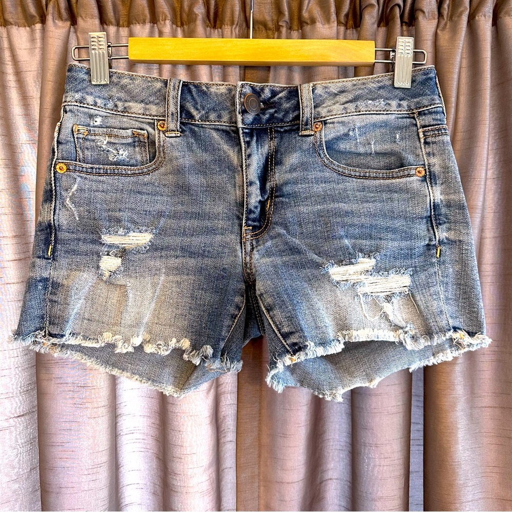 American Eagle Pre-owned Stretch Destroyed Light Denim Midi Cutoff Shorts Size 2